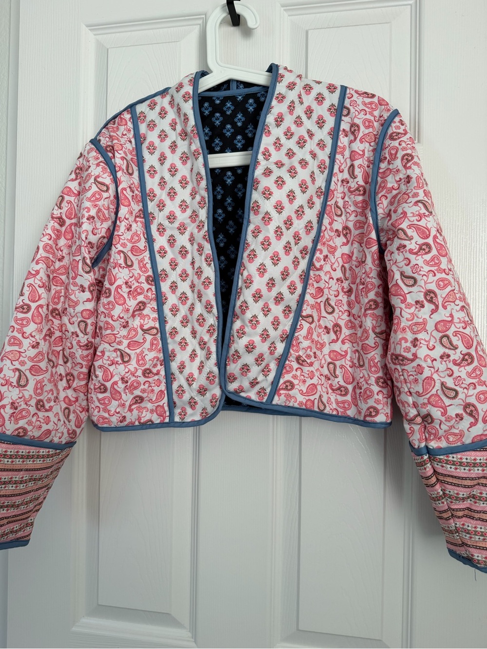 Quilted Paisley Reversible Cropped Jacket in Pink - Unbranded